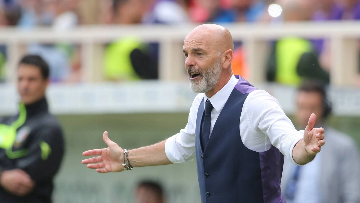 Stefano Pioli durante Fiorentina-Cagliari al Franchi (Fotocronache Germogli)