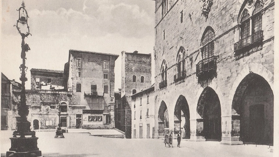 Il Palazzaccio, oggi sostituito dal Palazzo del governo (collezione Cerretini)