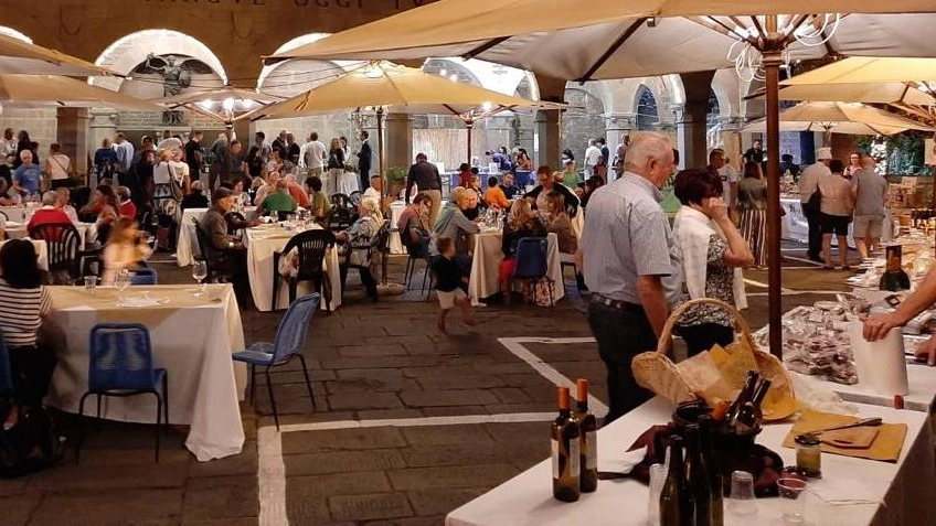 Quando l’assaggio è... “DiVino“ Degustazioni e brindisi nel borgo Quando l’assaggio è... “DiVino“ Degustazioni e brindisi nel borgo