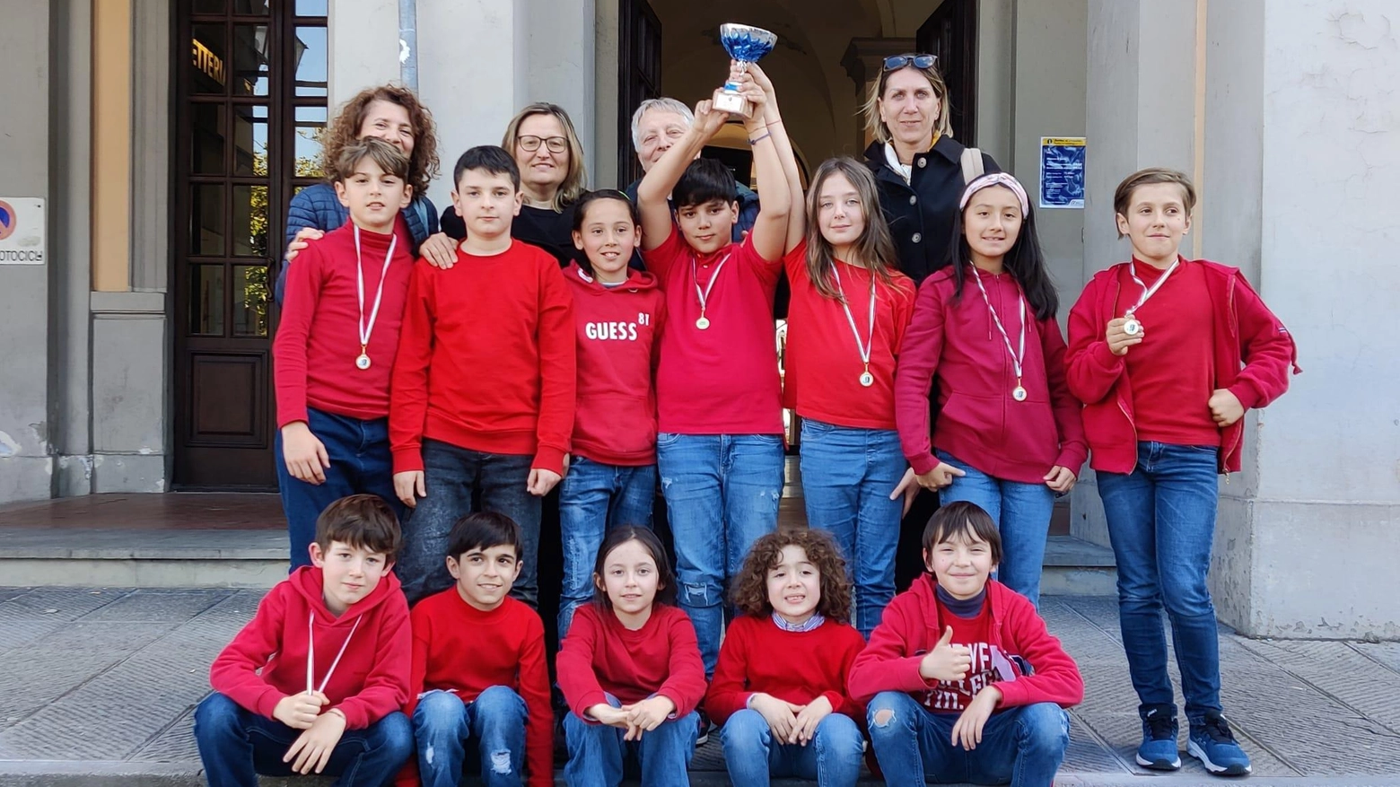 La squadra della primaria “Pascoli“  vince le gare regionali del “Trofeo Scacchi“