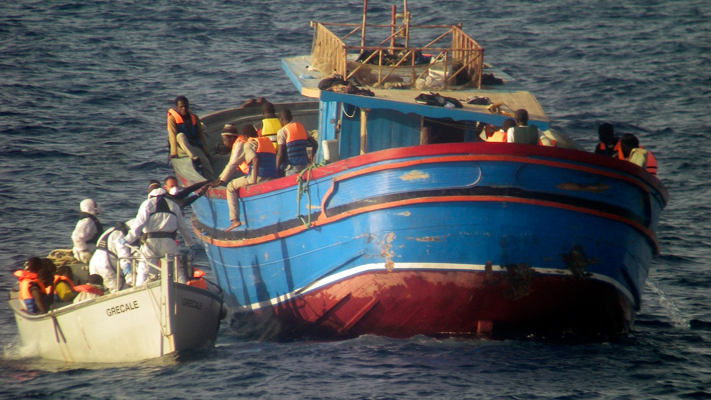 Sbarchi: migranti soccorsi al largo della Sicilia dagli uomini della Marina militare italiana (Ap)