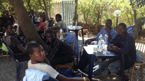 Alcuni dei profughi alloggiati all'hotel Saint Vincent di Castiglioncello