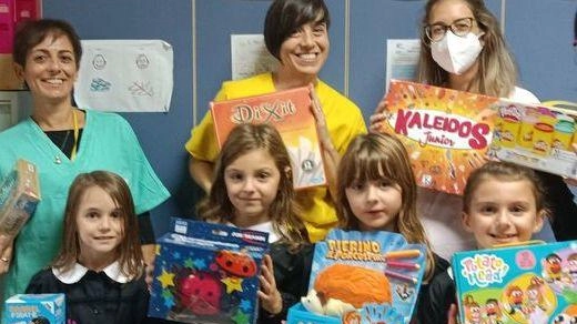 I bimbi donano giochi all’ospedale I bimbi donano giochi all’ospedale