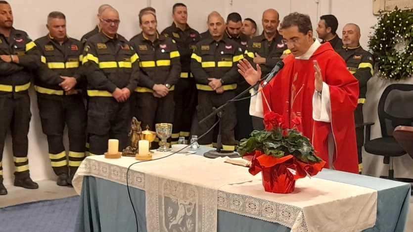 I Vigili del Fuoco del distaccamento di Gubbio hanno celebrato la festa di Santa Barbara con un omaggio floreale ai pompieri scomparsi e una cerimonia religiosa. Nel corso dell'anno sono stati effettuati 1350 interventi, tra cui incidenti stradali, soccorsi a persone, incendi e assistenza 118.