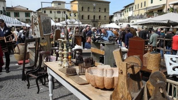 Mercatino, splendido cinquantenne Mercatino, splendido cinquantenne