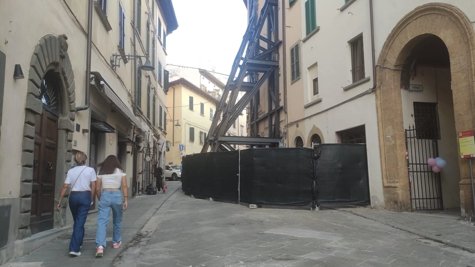 Palazzo crollato in via Maestra: "Noi in strada con due figli piccoli" Palazzo crollato in via Maestra: "Noi in strada con due figli piccoli"