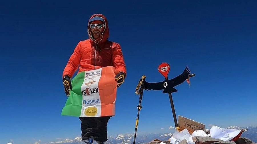 Andrea Lanfri conquista la vetta dell’Aconcagua