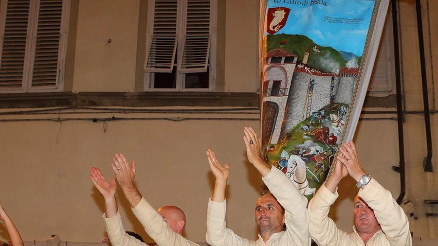L’esultanza degli arcieri di San Francesco (Foto Stefano D’Errico/Goiorani)