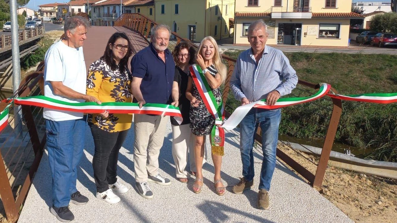 La nuova passerella. Finalmente! "Indispensabile per Ponticelli" La nuova passerella. Finalmente! "Indispensabile per Ponticelli"