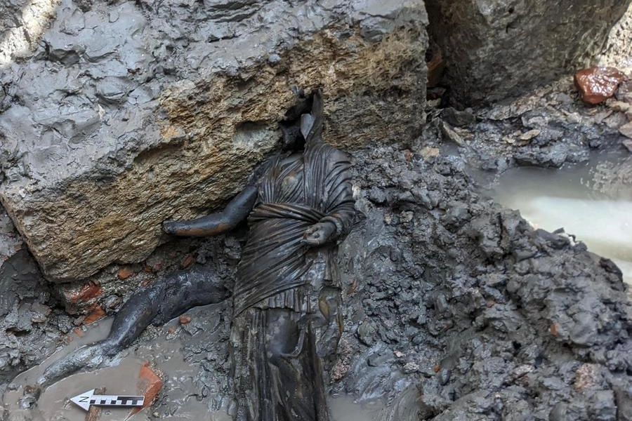 San Casciano Bagni come Riace: dall'acqua spuntano 24 statue di bronzo
