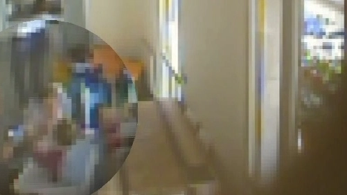 Un particolare delle riprese delle telecamere nascoste nell'asilo domiciliare