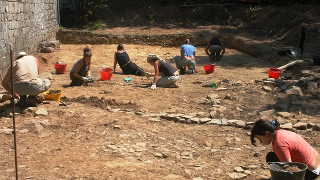 Un'immagine degli scavi a Badia Pozzeveri (dal sito del progetto)