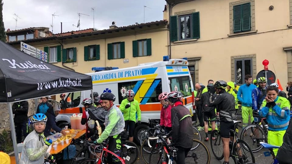 Un momento della Granfondo Firenze 2019 (Foto Misericordia di Prato)