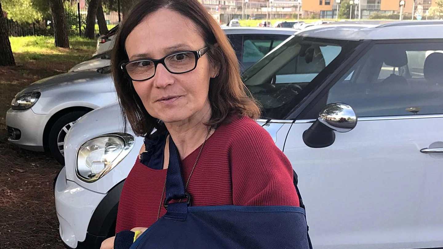 L’avvocato Laura Mercurio dopo l’intervento chirurgico a pagamento effettuato nella clinica Montallegro di Genova
