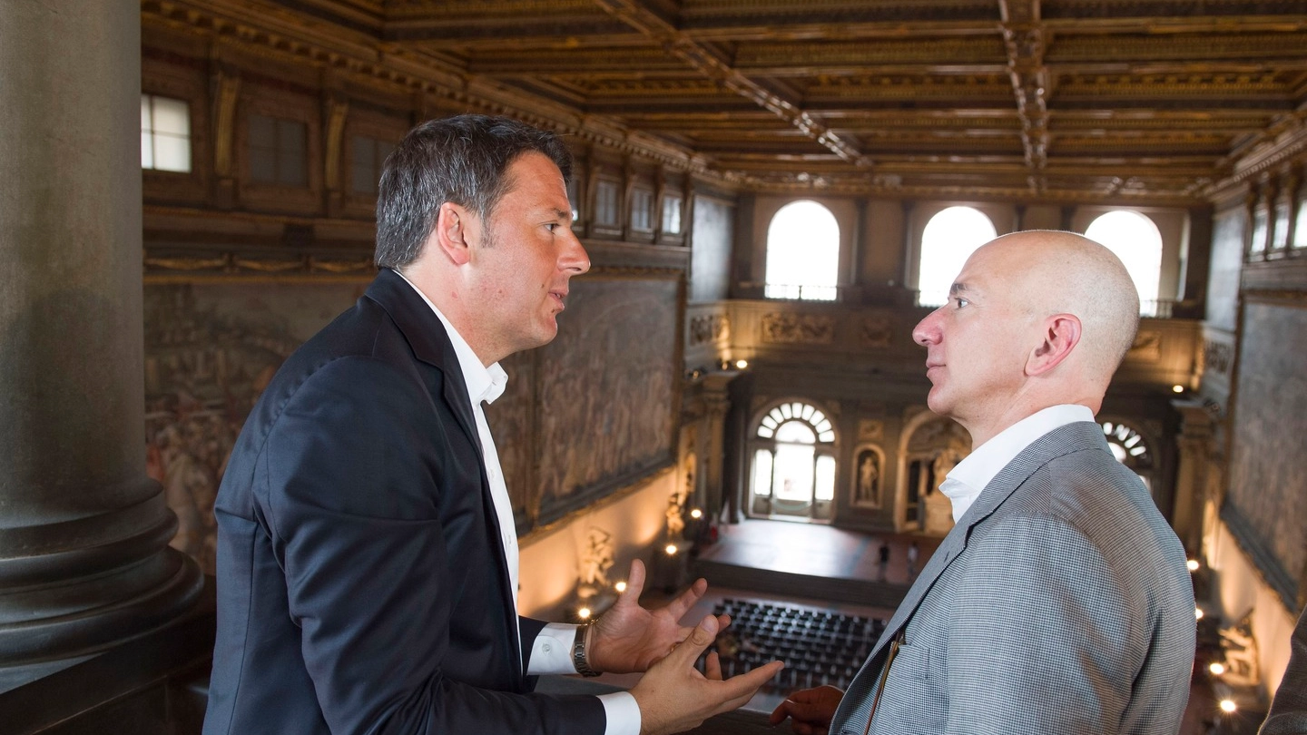 Matteo Renzi riceve Jeff Bezos di Amazon a Palazzo Vecchio (LaPresse)