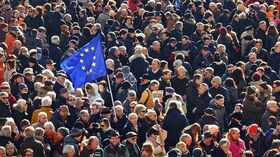 Bandiera europea a una manifestazione