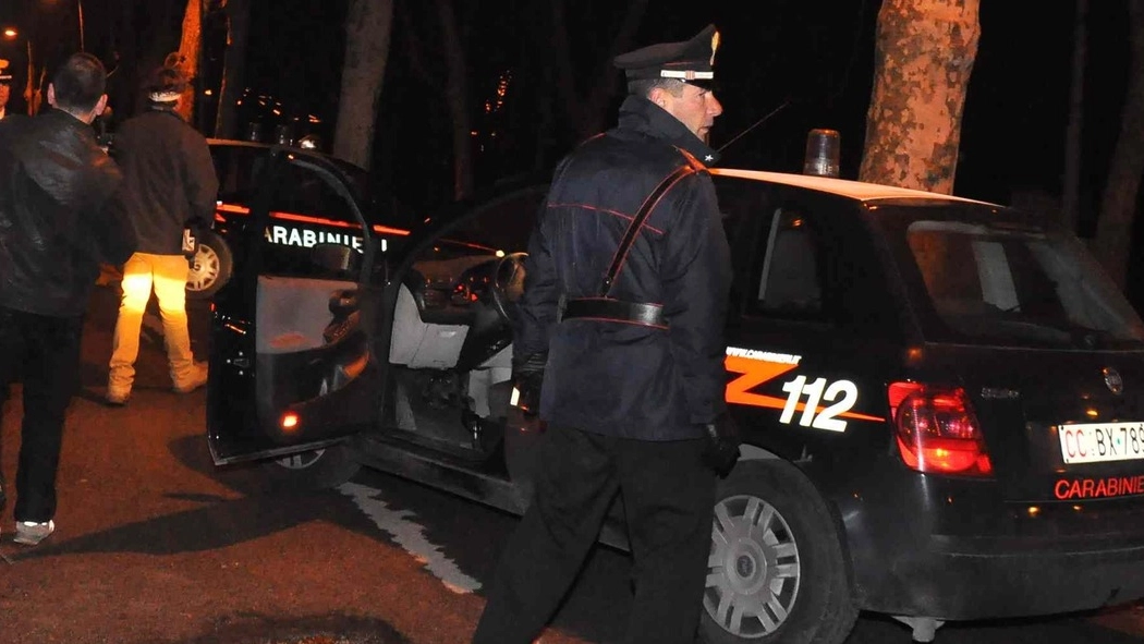 I carabinieri impegnati in pineta durante le attività di contrasto allo spaccio di droga