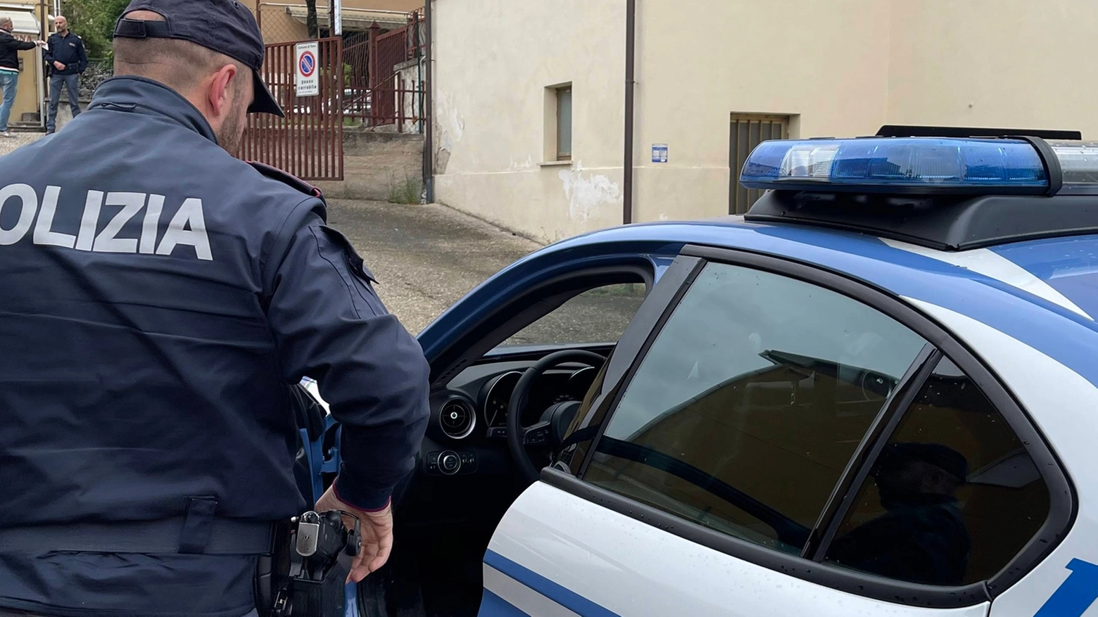 Polizia in una foto di repertorio Polizia in una foto di repertorio