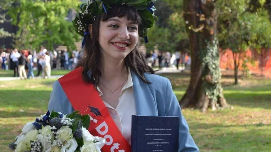 Martina Bezzini neo dottoressa con lode in Mediazione linguistica Martina Bezzini neo dottoressa con lode in Mediazione linguistica
