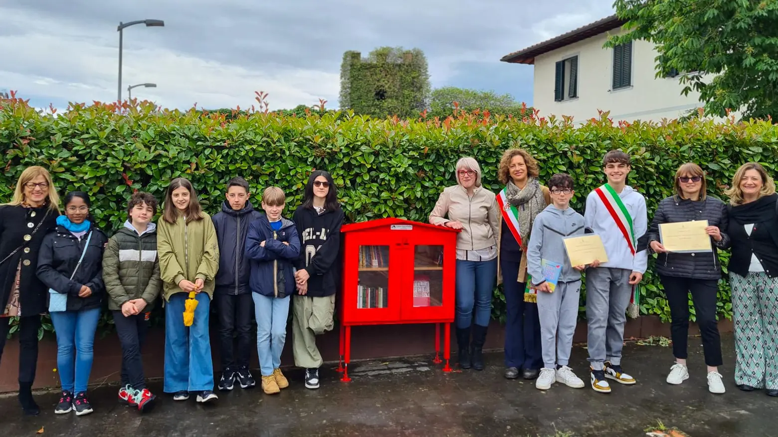 Ora i libri hanno una casetta Tutti sono invitati a visitarla Ora i libri hanno una casetta Tutti sono invitati a visitarla