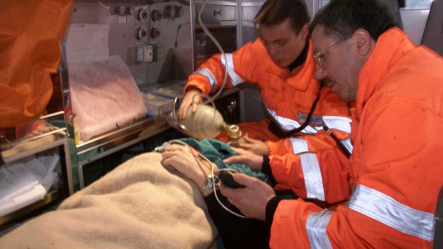 Bimbo morto in casa Ci sono tre indagati L’autopsia conferma lo schiacciamento Bimbo morto in casa Ci sono tre indagati L’autopsia conferma lo schiacciamento