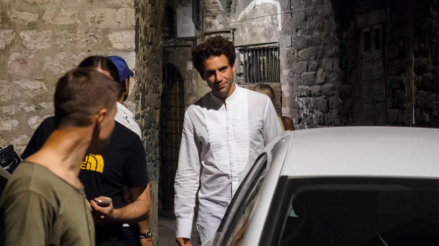 Mika a cena in centro storico, stasera il mega-concerto