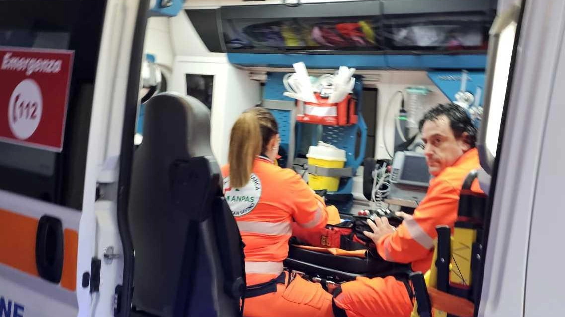 Volontari allo stremo: "Lasciati soli"  Ambulanze, vertice in Regione  "Le risposte di Bezzini non bastano"