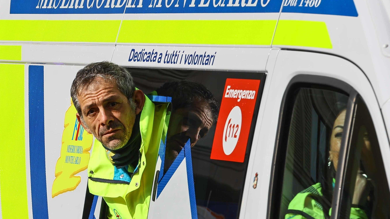 Ferito alla gamba da uno ’sportello volante’ Ferito alla gamba da uno ’sportello volante’