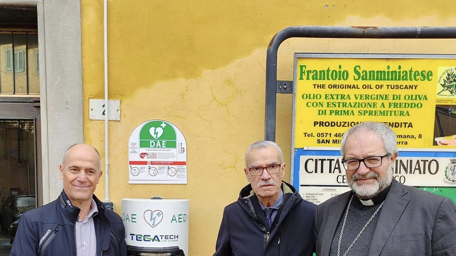 Inaugurato il defibrillatore in centro storico Inaugurato il defibrillatore in centro storico