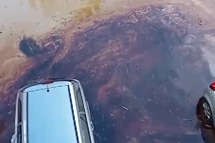La chiazza di gasolio per le strade di San Piero a Ponti