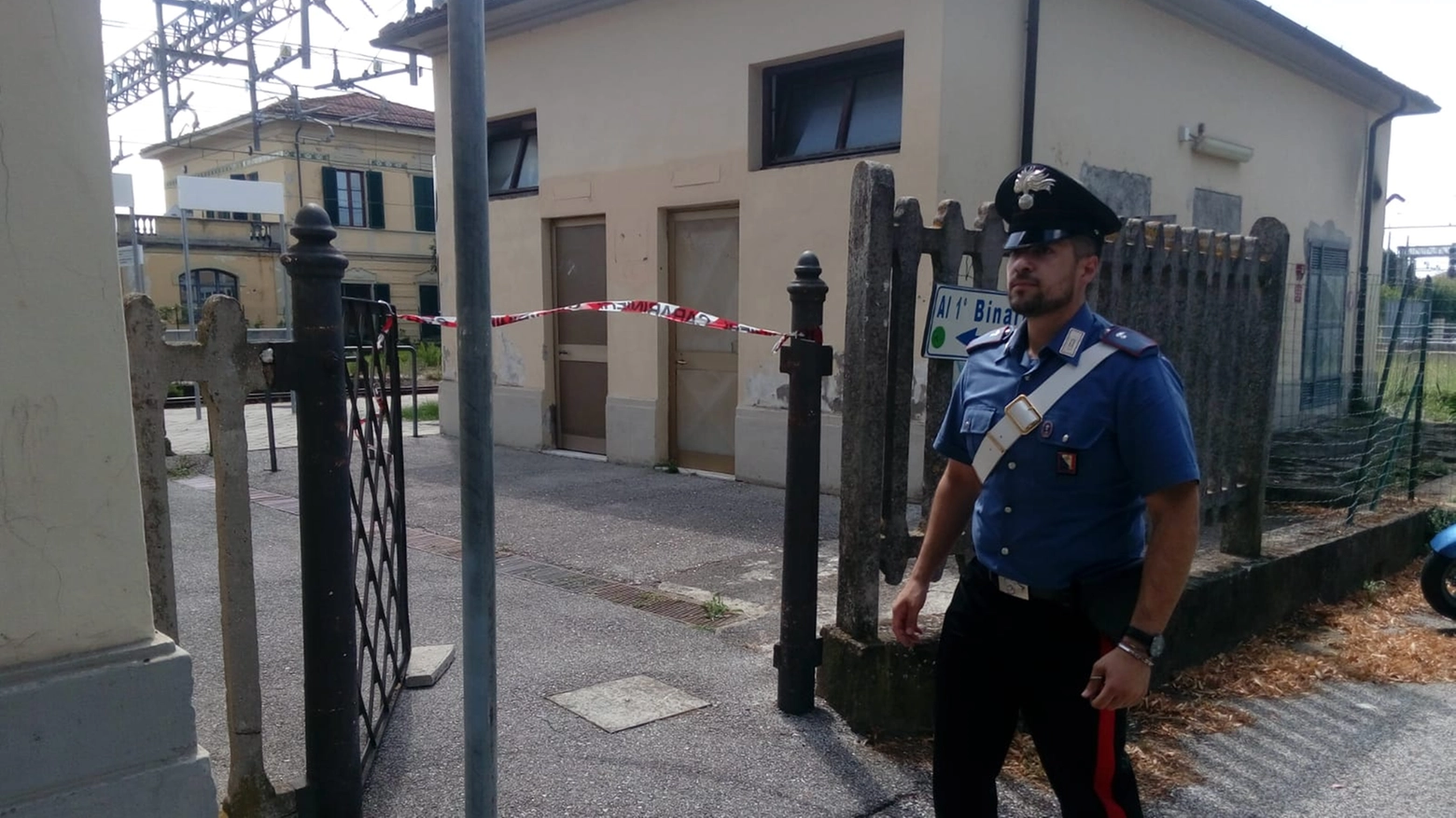 Un carabiniere intervenuto alla stazione di Navacchio