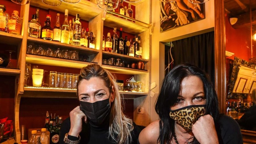 Wilma Scaloni e Viola Cioncolini del Rouge Wine Bar  in via Pisana aperto per protesta