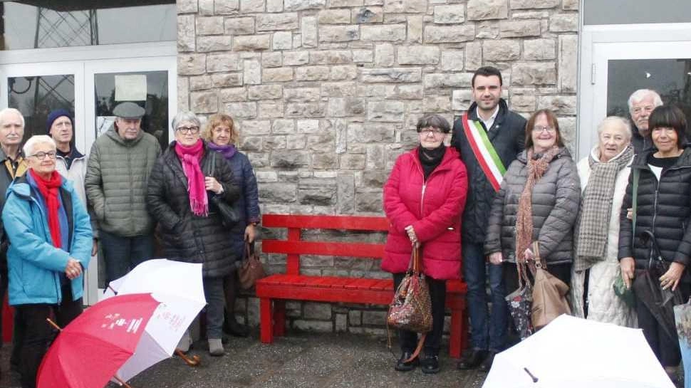 In occasione della Giornata internazionale per l'eliminazione della violenza contro le donne, è stata inaugurata una 'panchina rossa' a Capannori, in collaborazione con Spi-Cgil e il Coordinamento Donne Spi-Cgil Provincia di Lucca. Un simbolo potente per dire No alla violenza di genere.