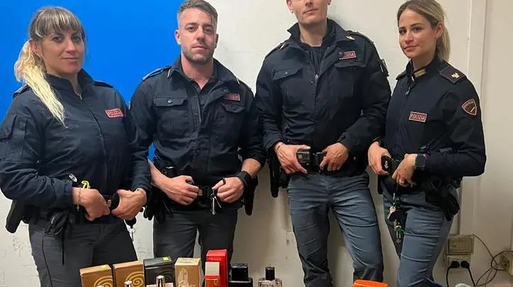 La lotta contro il ladro Dopo il furto in una casa l’inseguimento e la cattura La lotta contro il ladro Dopo il furto in una casa l’inseguimento e la cattura