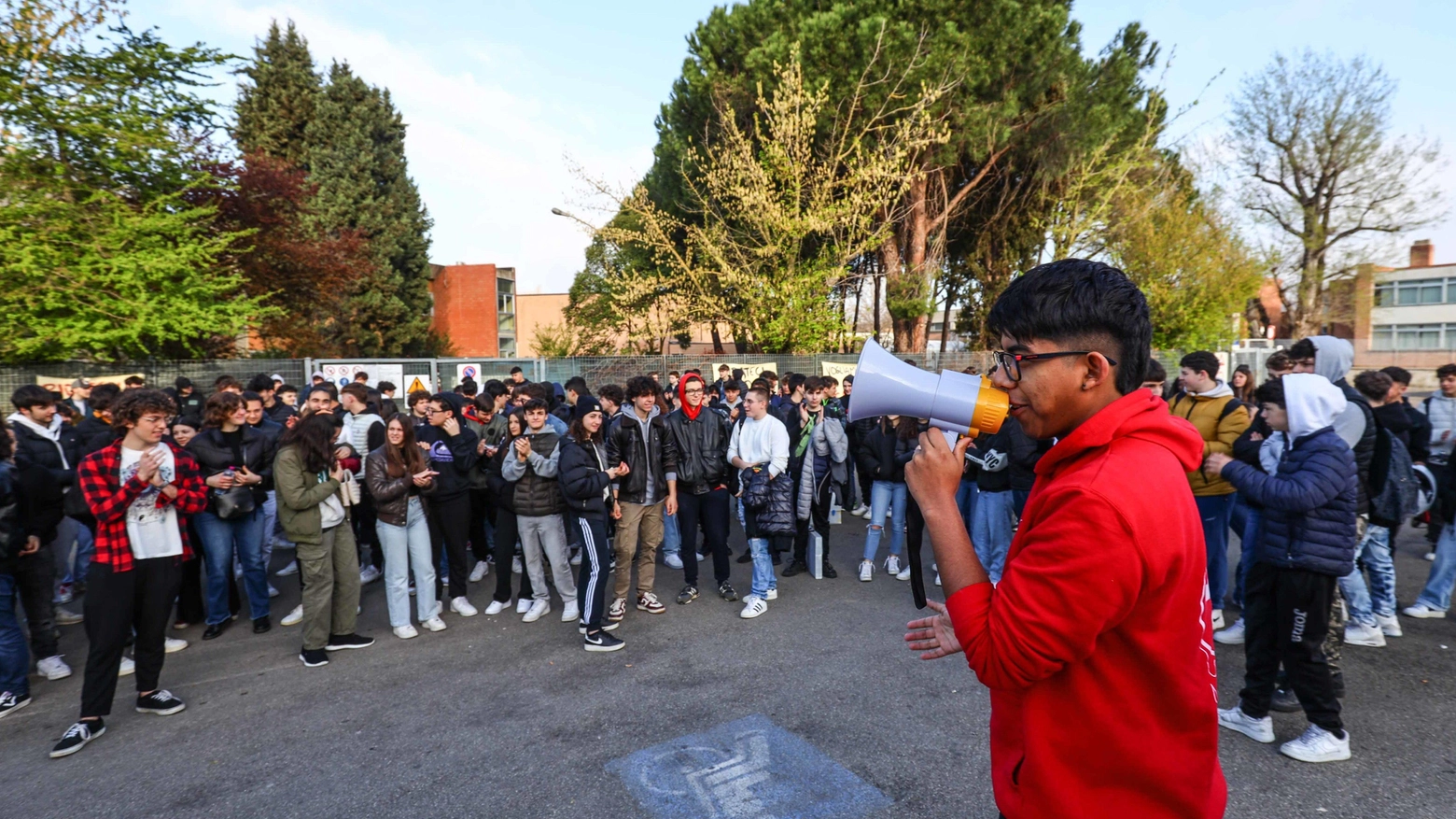 La protesta degli studenti  Il sindaco: "Sto con loro"  E chiede attenzione   agli uffici scolastici