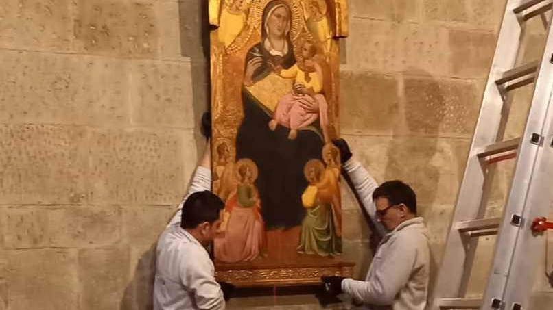 La tavola del Gaddi restaurata prende il posto del Crocifisso La tavola del Gaddi restaurata prende il posto del Crocifisso