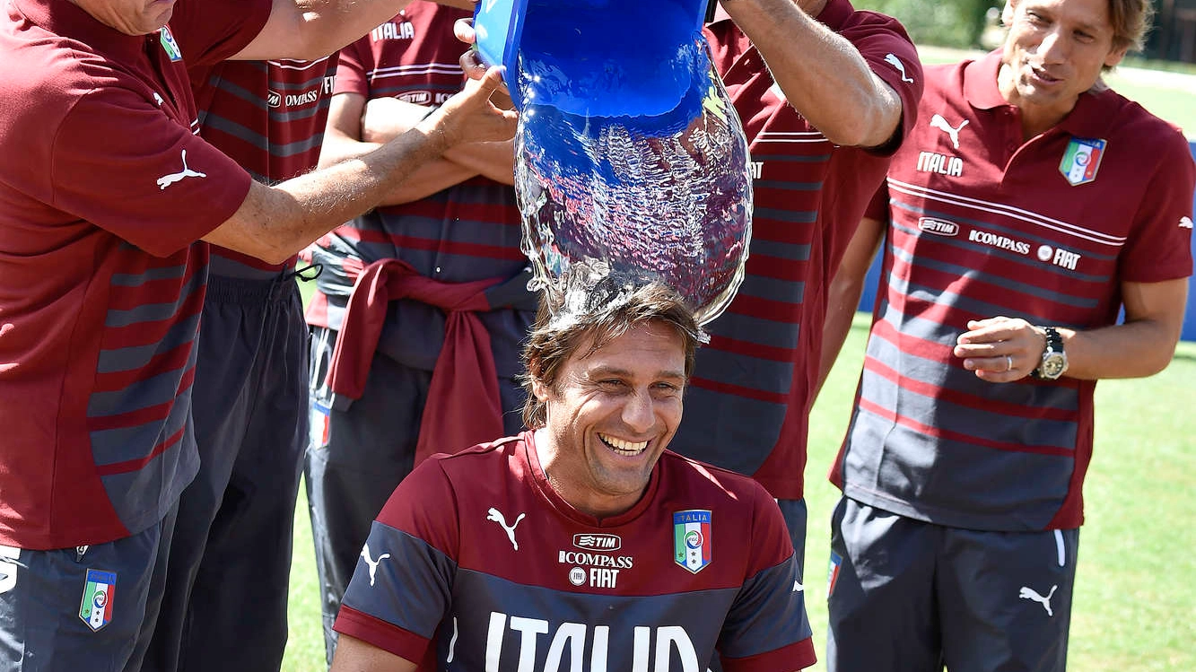 Ice bucket Challenge per Antonio Conte a Coverciano (Olycom)