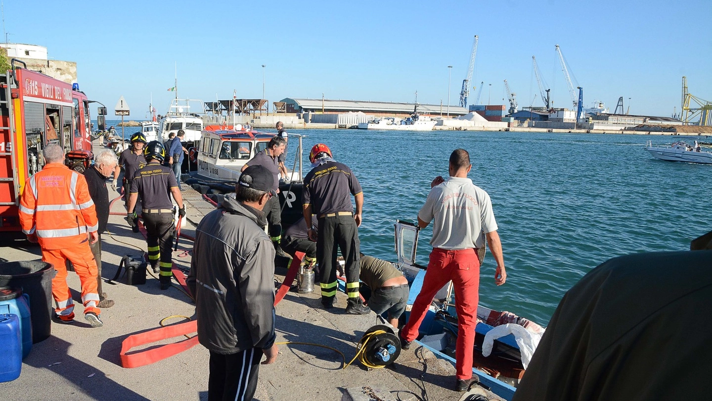 Livorno, collisione peschereccio e traghetto (Foto Simone Lanari)