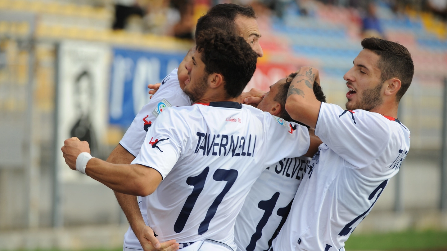 Gubbio-Ravenna, l'esultanza umbra dopo il gol di De Silvestro