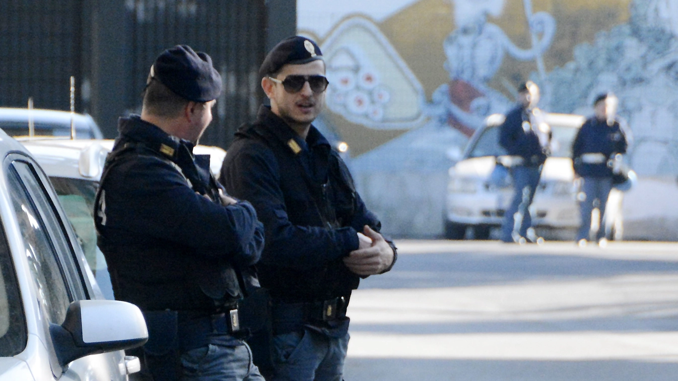 Le forze dell'ordine allo stadio (foto Aprili)