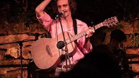 Le sfumature vivaci di "Colorificio Mario" live a Villa Strozzi