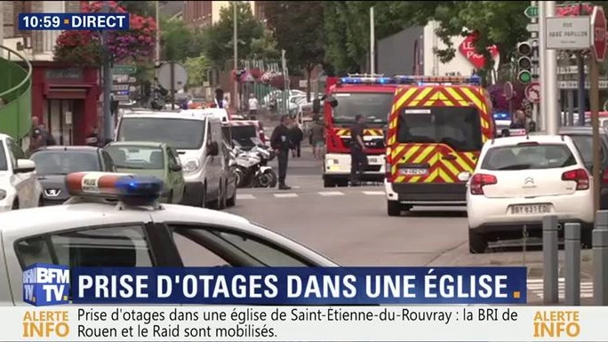 Assalto a una chiesta a Rouen in Normandia (da Bfm tv)