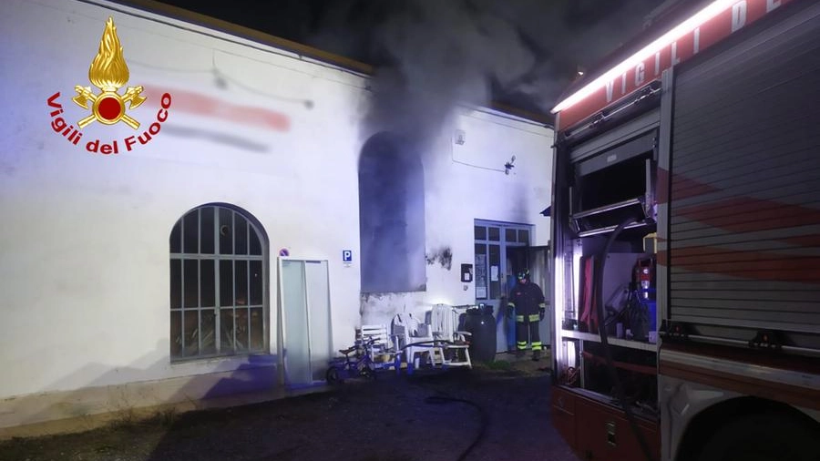 Incendio in un negozio a Colle Val d'Elsa