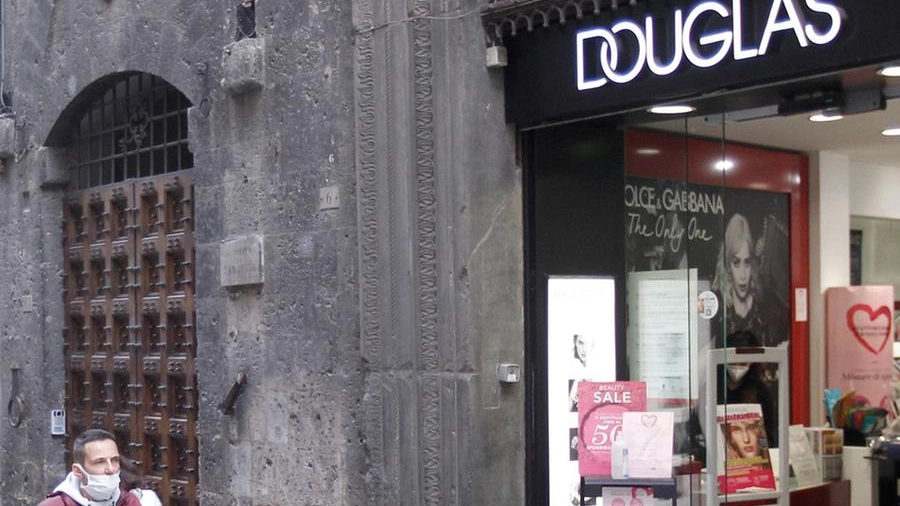 Douglas annuncia la riorganizzazione della rete di vendita e la chiusura di 17 negozi 