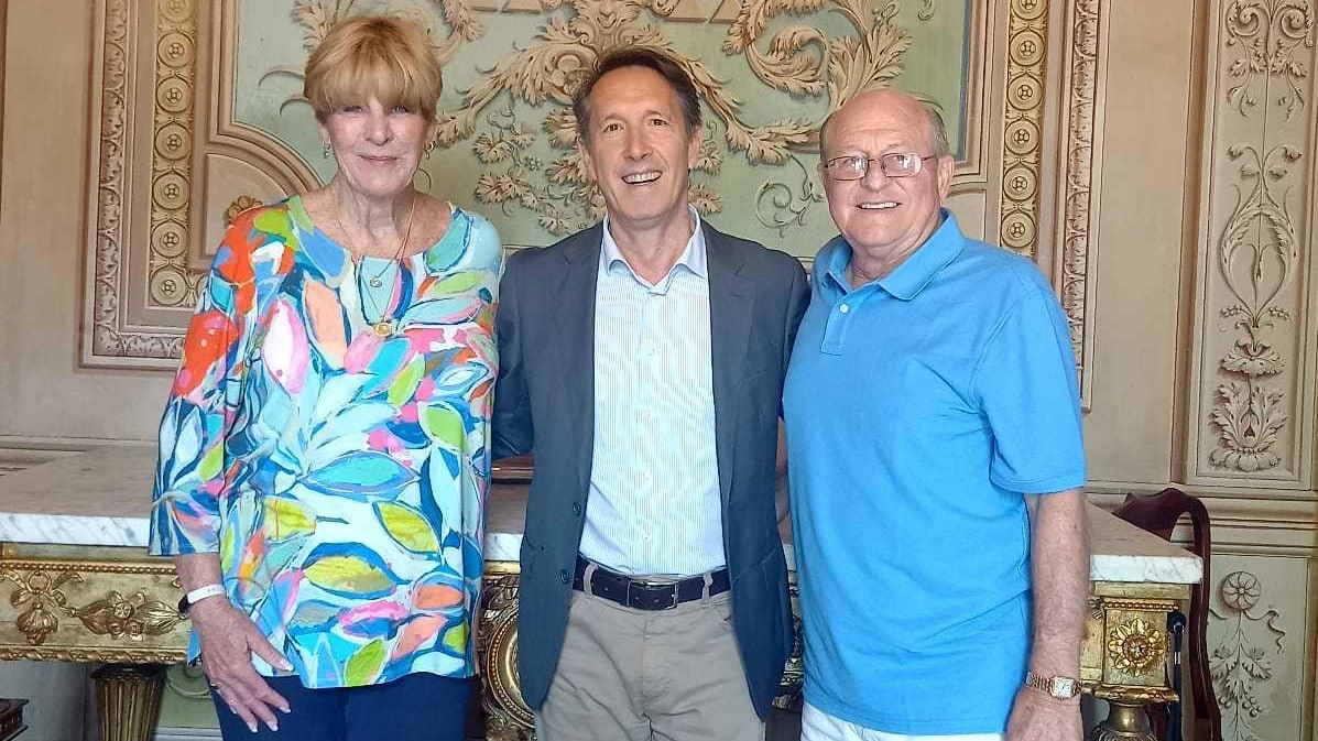 Da Los Angeles per rivivere quel “sì“ Skip e Victoria Harris accolti da Santini Da Los Angeles per rivivere quel “sì“ Skip e Victoria Harris accolti da Santini
