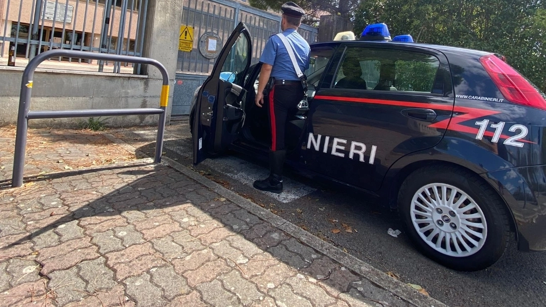 Sul posto i carabinieri Sul posto i carabinieri