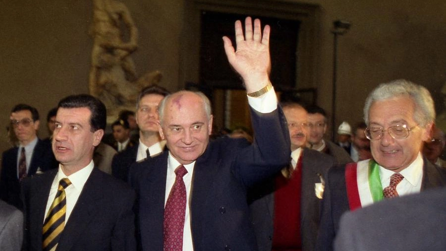 Mikhail Gorbaciov a Firenze nel 1994 (Foto New Press Photo)