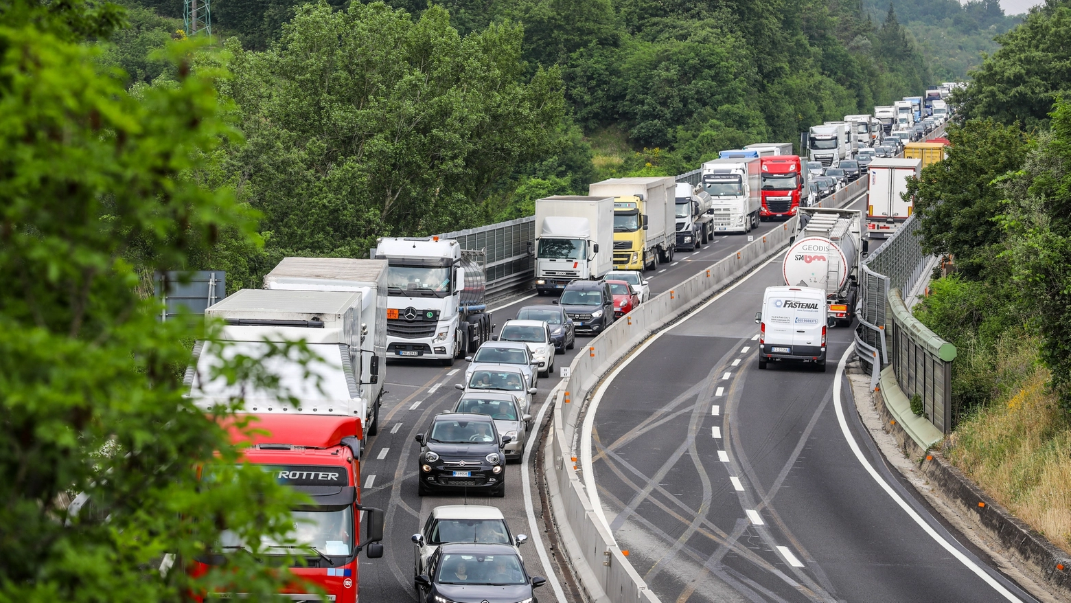 Tamponamento tra due auto tra Santa Croce e San Miniato. Lunghe code verso Pisa