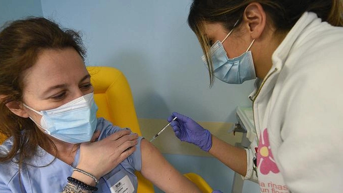 Operatori sanitari, vaccinazione contro il covid-19 (foto di repertorio)