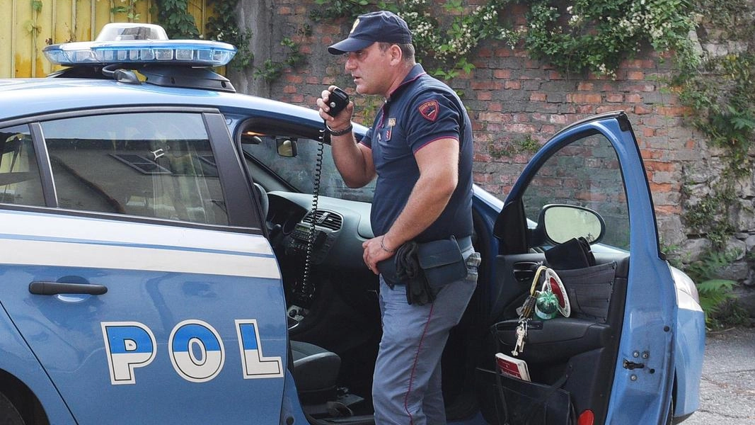 Due arresti, agente in ospedale  Giovane si ribella alle manette  e si scaglia contro poliziotto